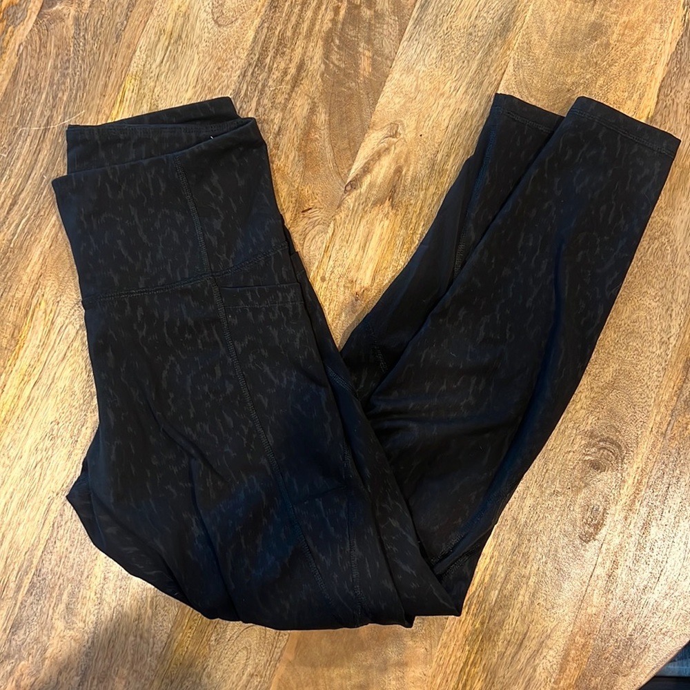Black old navy women’s elevate workout leggings